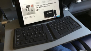 Teclado plegable de iClever | $24 | Amazon | Usa el código E6T2I3Z6